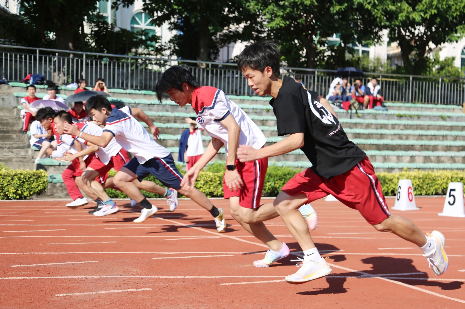 校園記錄卡 | 花團錦簇，在超越中，迸發(fā)七彩流年