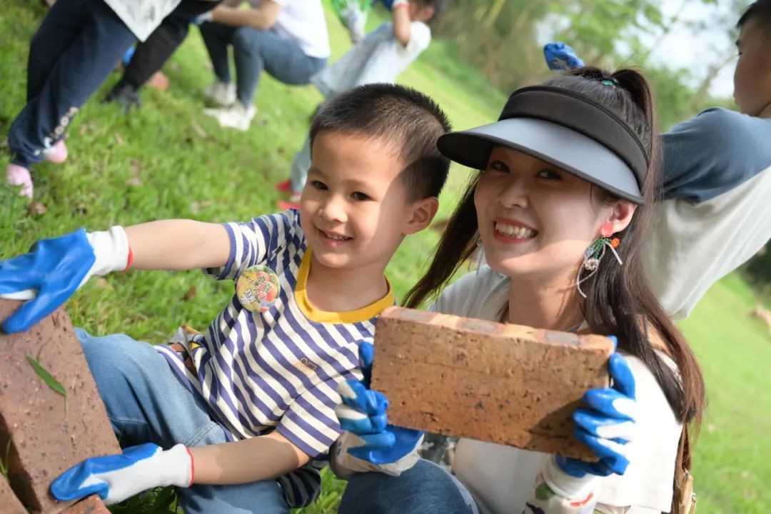 我們的“菇”事(shì)——小二班親子春遊記 Our Story Written Together